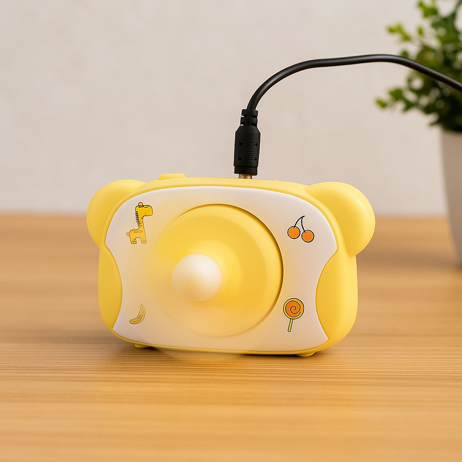 Cute Bear-Shaped Mini Rechargeable Fan (1 Pc)