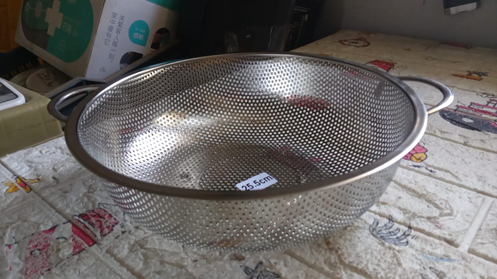 Stainless Steel Colander with Handle, Large Strainer Basket for Kitchen (25.5 cm)